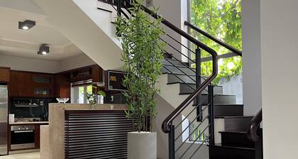 Kim’s House Entire Villa 6-BR Near My Khe Beach