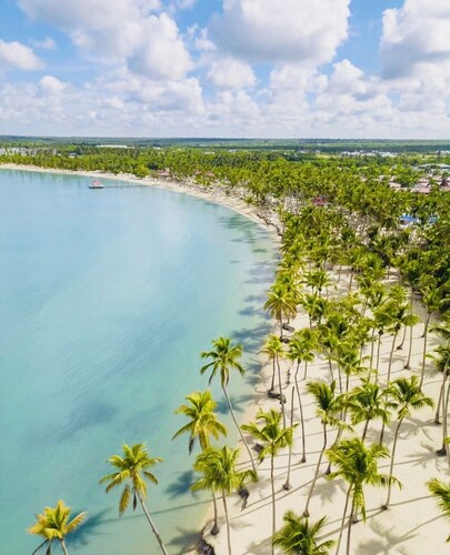 Villa in Playa Mueva Romana – Steps from Beach!