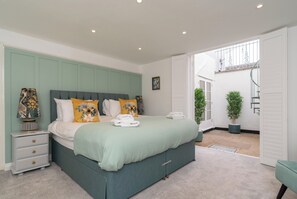 House | 2 bedrooms, iron/ironing board, free WiFi - Stunning 2BD in the Heart of Cheltenham (Cheltenham)