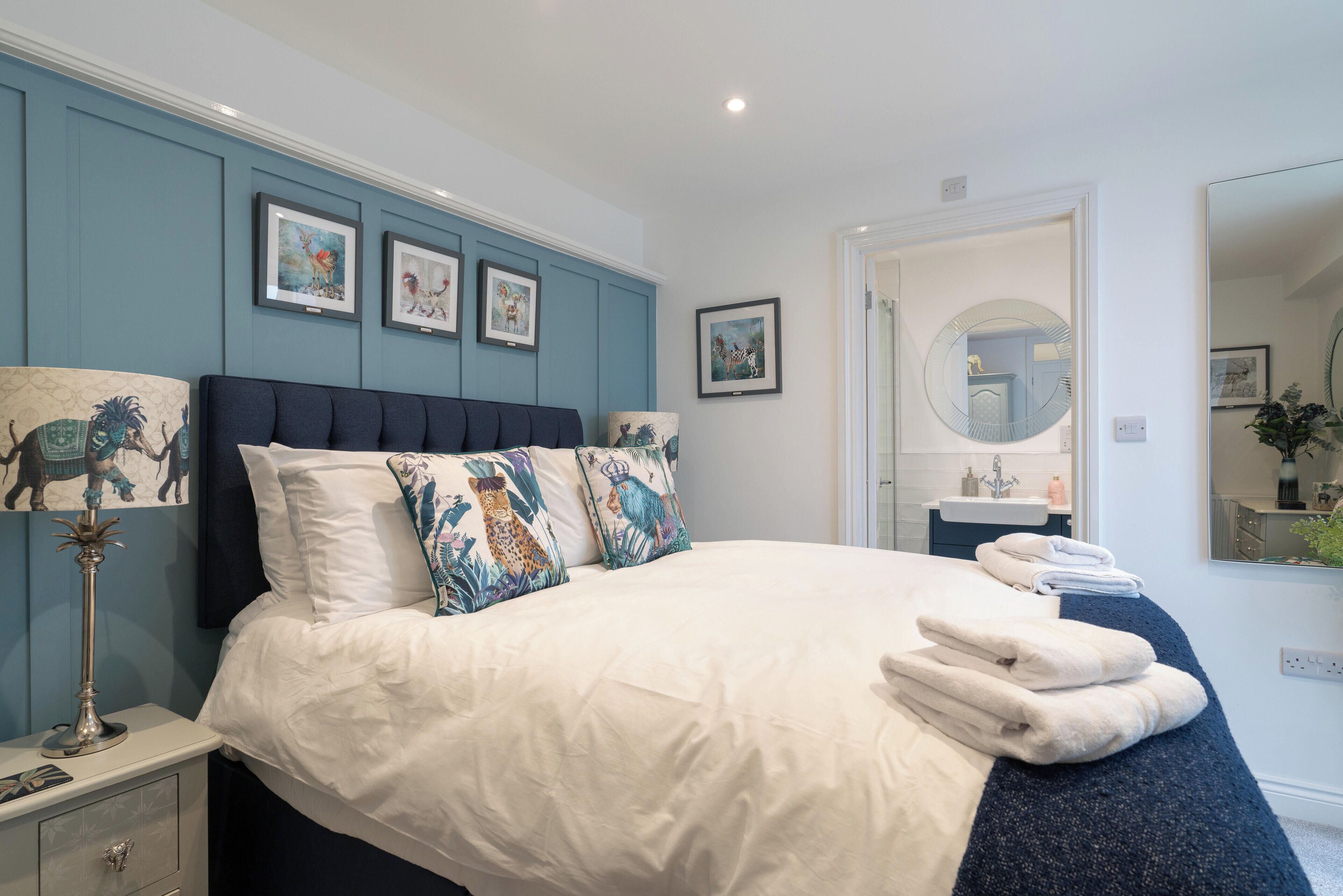 House | 2 bedrooms, iron/ironing board, free WiFi