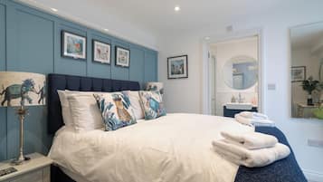 House | 2 bedrooms, iron/ironing board, free WiFi