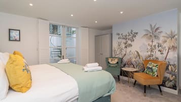 House | 2 bedrooms, iron/ironing board, free WiFi