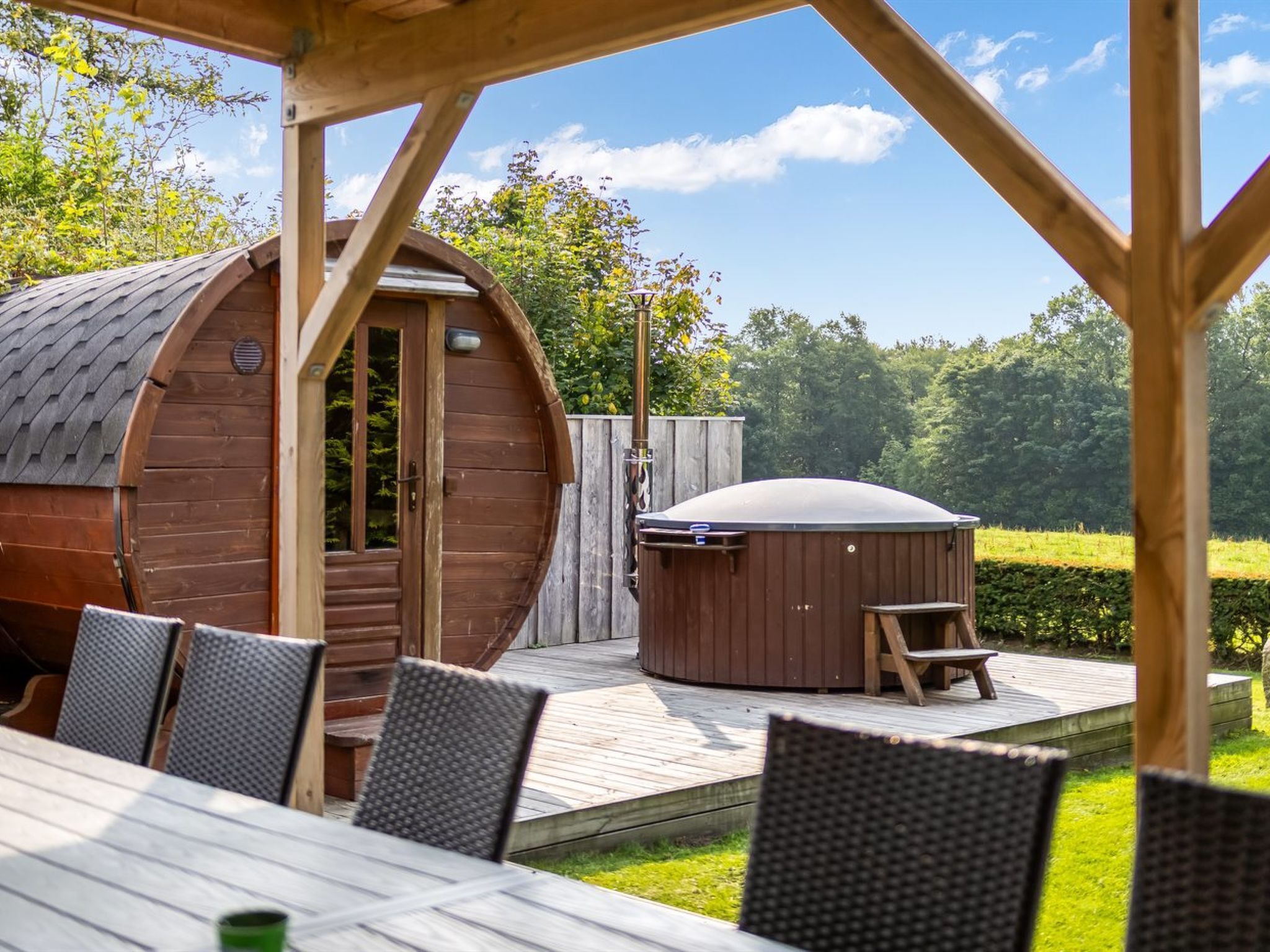 تناول الطعام بالخارج