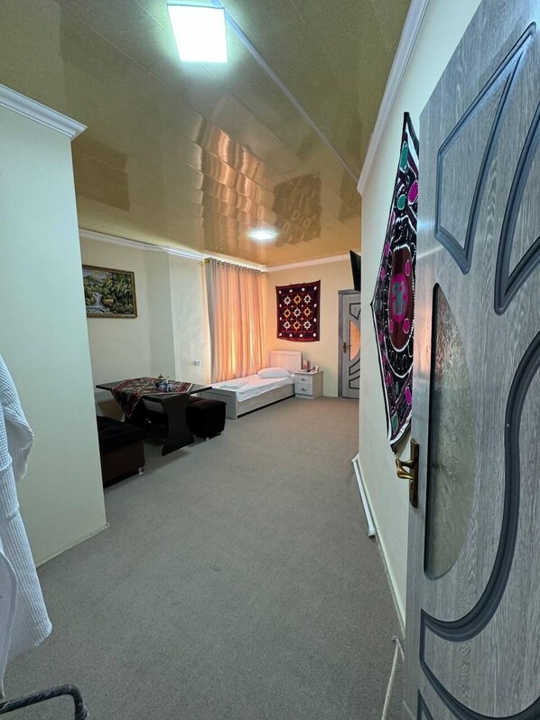 Basic Triple Room, City View