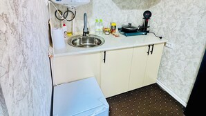 Classic Double Room, Courtyard View | Private kitchen