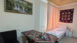Basic Triple Room, City View