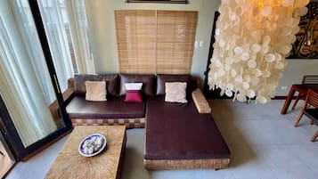 Exclusive Condo, 3 Bedrooms, Kitchen, Pool View | Living area