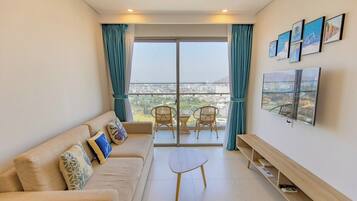 Business Apartment, 1 Bedroom | Soundproofing, iron/ironing board, free WiFi, bed sheets