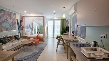 Basic Apartment, 1 Queen Bed with Sofa bed, City View | Soundproofing, iron/ironing board, free WiFi, bed sheets