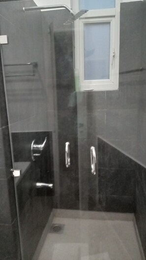 Deluxe Double Room, Balcony | Bathroom - 390 Villa Vista  (Kandy)