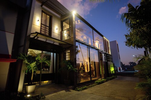 Modern and secure 2-bedroom apartment in Antananarivo with AC, WiFi, jacuzzi 