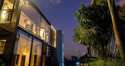Modern and secure 2-bedroom apartment in Antananarivo with AC, WiFi, jacuzzi