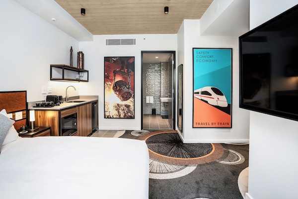 Accessible King Studio