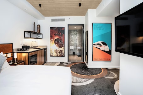 Accessible King Studio | In-room safe, desk, laptop workspace, soundproofing