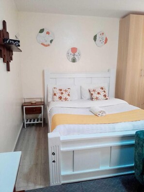 Comfort Studio Suite, City View | Individually decorated, individually furnished, free WiFi - Lux Suites Chapell Hill Apartments  (Ngong)