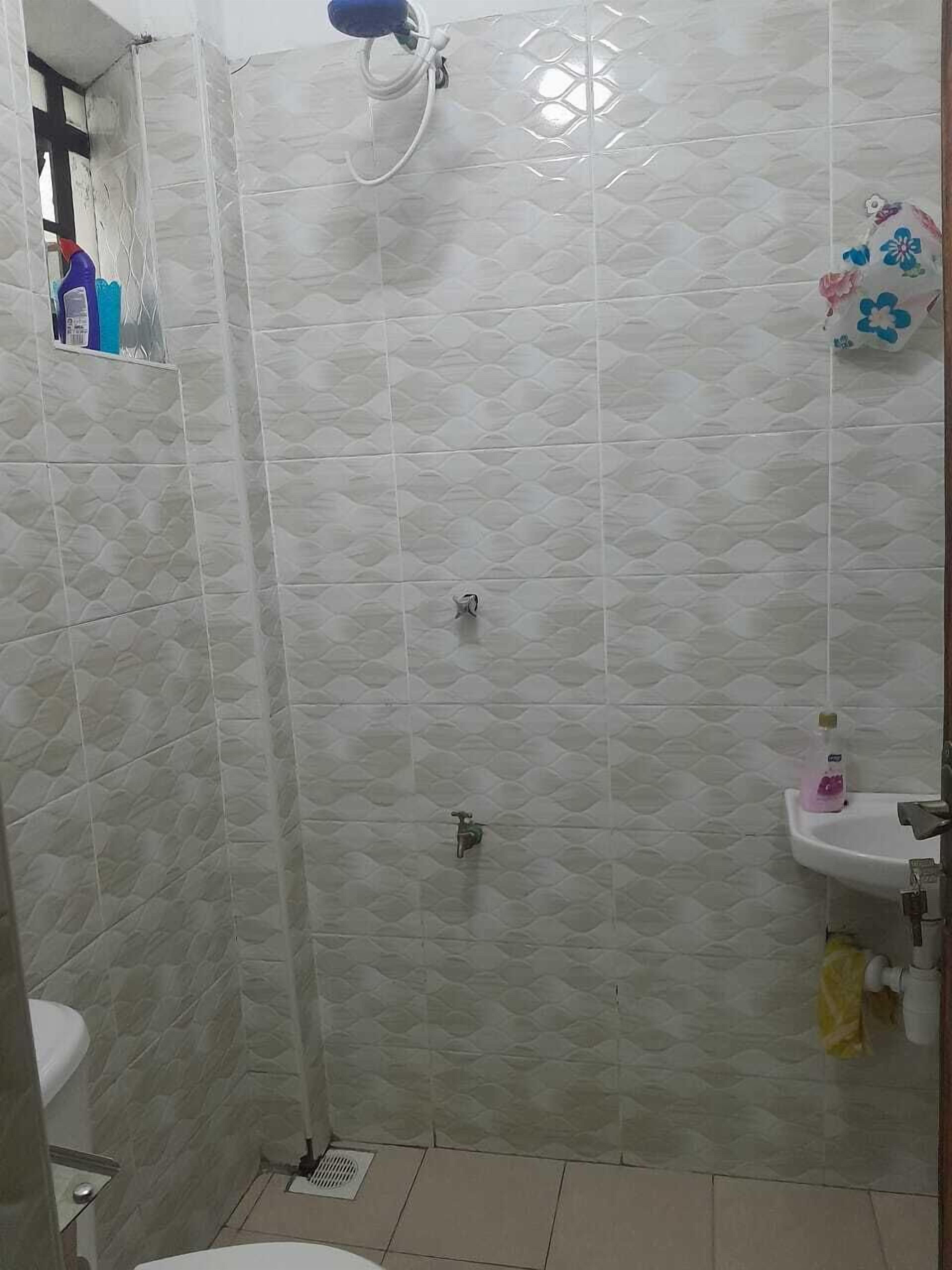 Shower, free toiletries, slippers, towels