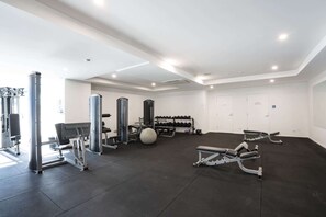 Fitness facility - Modern 1-Bed Unit with Pool Views and Balcony (Canberra)