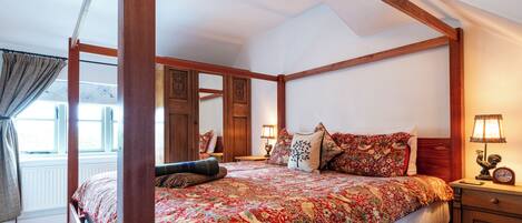 House, Garden View | 3 bedrooms, iron/ironing board, free WiFi