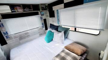 1 bedroom, iron/ironing board, internet