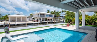 Big Pine Paradise: Beautiful Updated 4BR Canal Front Home, Pool, Dockage, Easy Gulf/Atlantic Access
