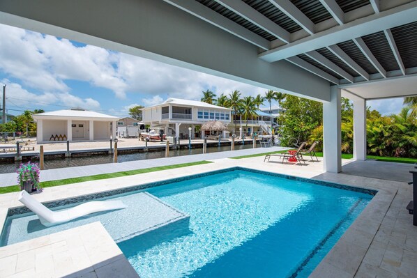 Pool - Big Pine Paradise: Beautiful Updated 4BR Canal Front Home, Pool, Dockage, Easy Gulf/Atlantic Access (Big Pine Key)