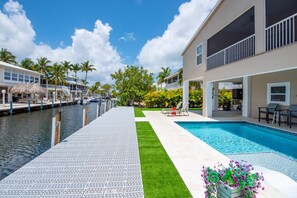 Unclassified image, 3 of 50, button