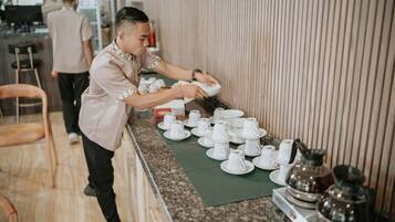 含每日吃到飽早餐