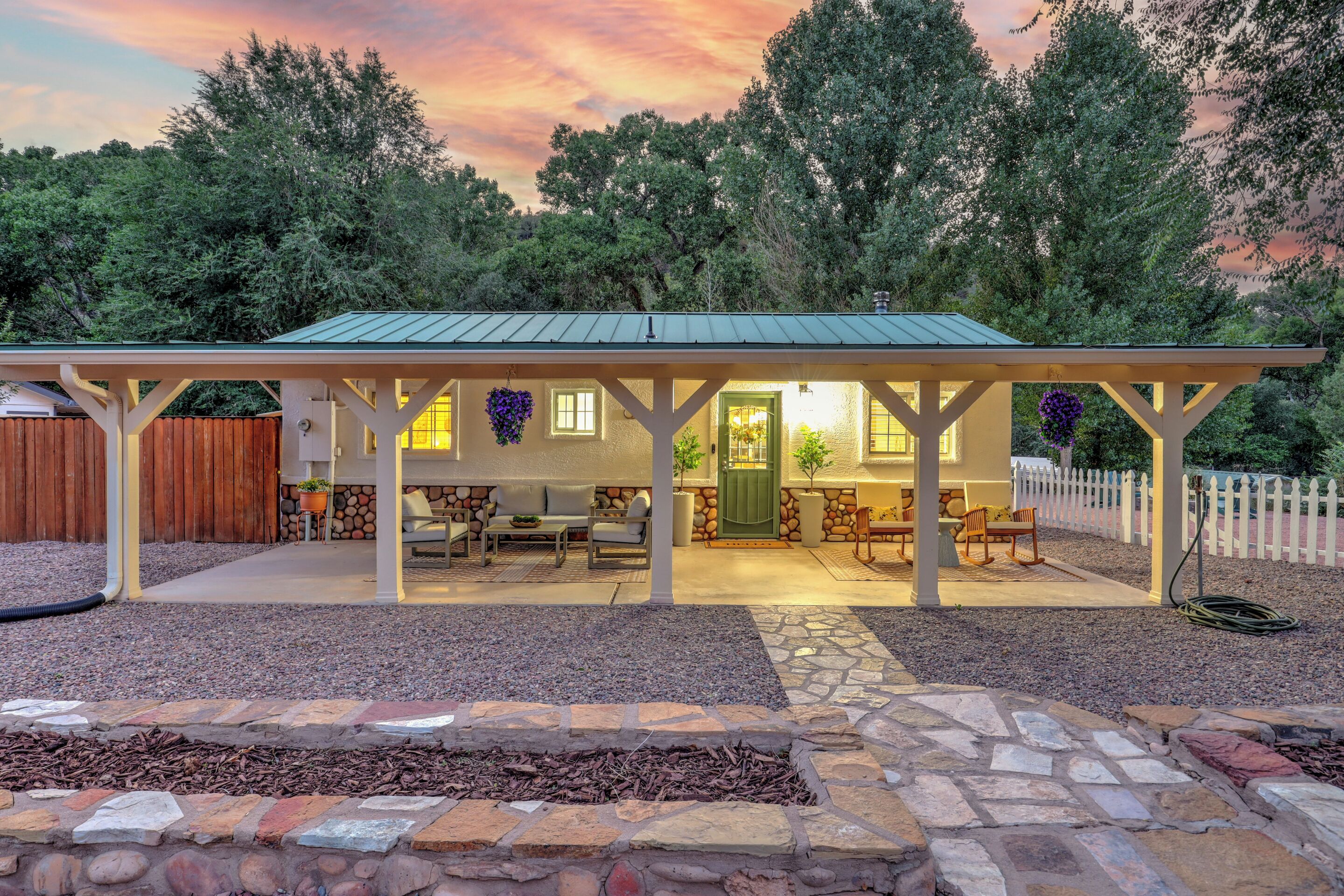 المنشأة من الخارج