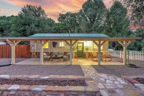 The RANCH - Creek - Fenced Dog Yard - 2 Acres - Hot Tub 