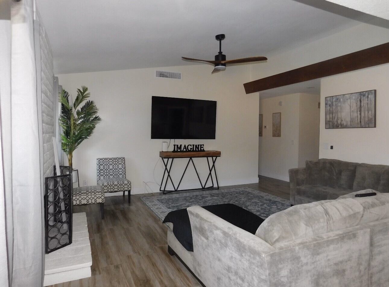 Smart TV, fireplace, table tennis