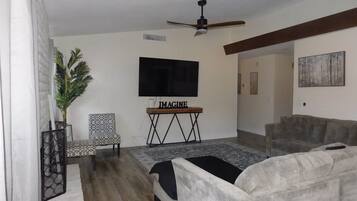 Smart TV, fireplace, table tennis