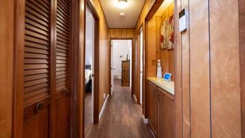 4 bedrooms, desk, iron/ironing board, free WiFi