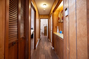 4 bedrooms, desk, iron/ironing board, free WiFi - Charming 4-bedroom house with AC and WiFi in awesome Groveland (Groveland)