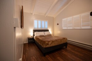 4 bedrooms, desk, iron/ironing board, free WiFi