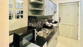 Deluxe Studio Suite | Private kitchen