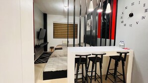 Studiosuite – deluxe | Spiseområde på rommet
