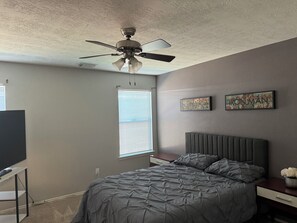 4 室のベッドルーム、アイロン / アイロン台、WiFi、ベッドシーツ