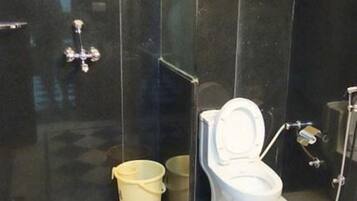 Deluxe Double Room, Balcony, City View | Bathroom | Hair dryer, towels, soap, shampoo