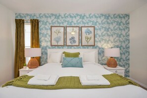 6 phòng ngủ, bàn, khu vực làm việc phù hợp cho laptop 