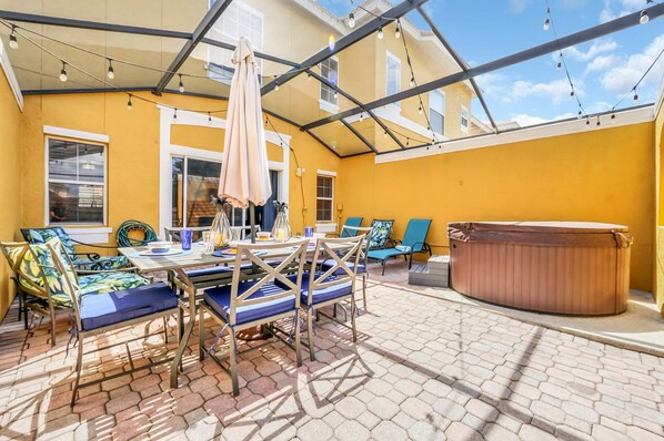 Outdoor dining - Family Oasis, Cozy Retreat With Bunk Room (Kissimmee)