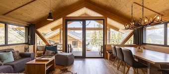 Attraktiv hytte med udsigt