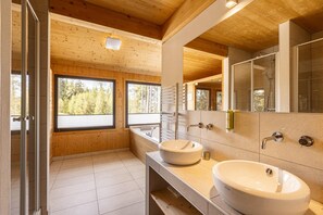 Shower, jetted bath, hair dryer, towels