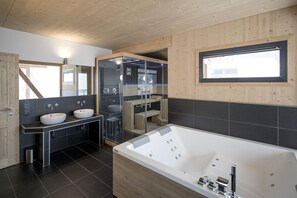 Shower, jetted tub, hair dryer, towels - Nice chalet with balconies (Schladming - Pichl, Ennstal)