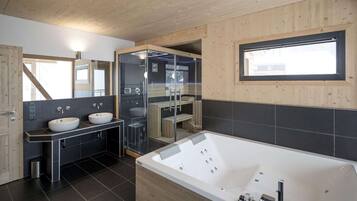 Dusche, Whirlpool, Haartrockner, Handtücher