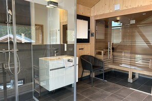Een douche, een haardroger, handdoeken