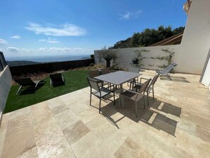 Outdoor dining - House with nice view (CAVALAIRE-SUR-MER)