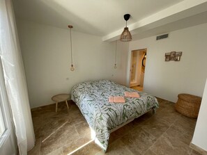 3 bedrooms, iron/ironing board, travel cot, WiFi - House with nice view (CAVALAIRE-SUR-MER)
