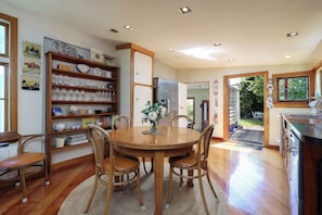 Dining - 'Tasman Suite - Te Whare Rangi'  Self-Contained Room in Nelson Waterfront (Nelson)
