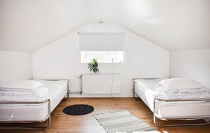 3 bedrooms, free WiFi, bed sheets - 3 bedroom lovely home in Skivarp (Skivarp)