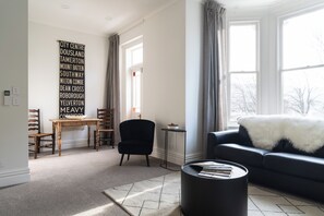 Flat-screen TV - Star Struck on Stuart Street (Dunedin)